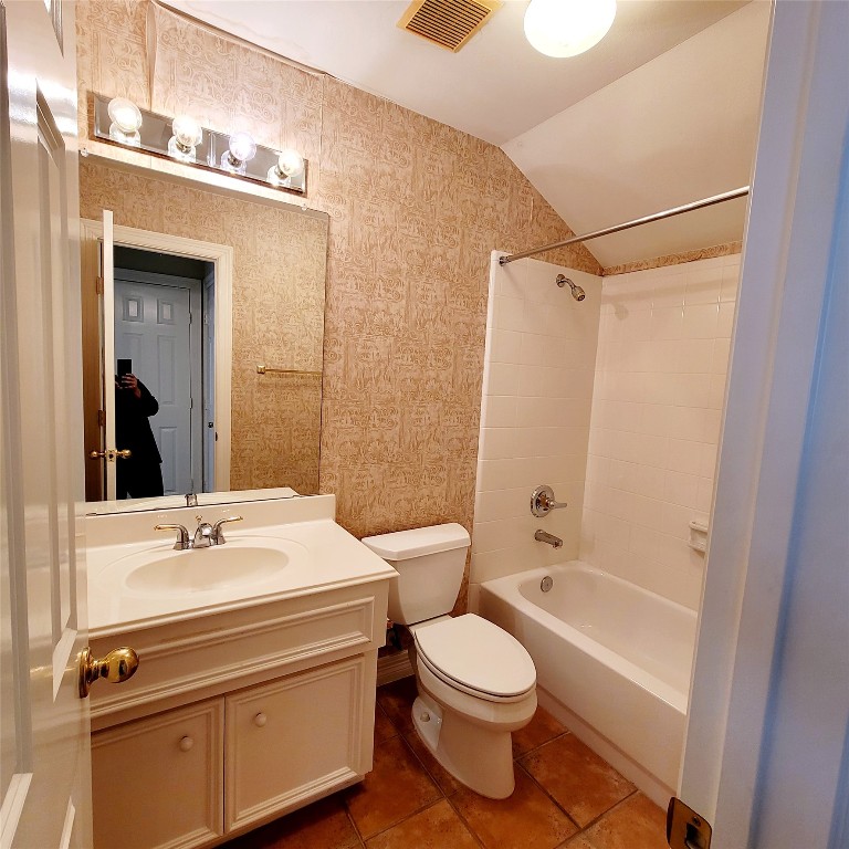 1526 Nevada Street Houston, TX 77006 - Photo 34 of 38 a bathroom with a sink toilet and shower