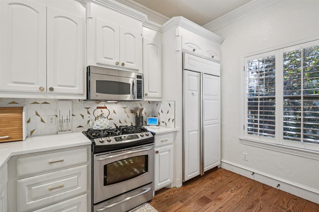 612 Rockingham Drive Irving, TX 75063 - Photo 17 of 39 a kitchen with granite countertop white cabinets stainless steel appliances and sink
