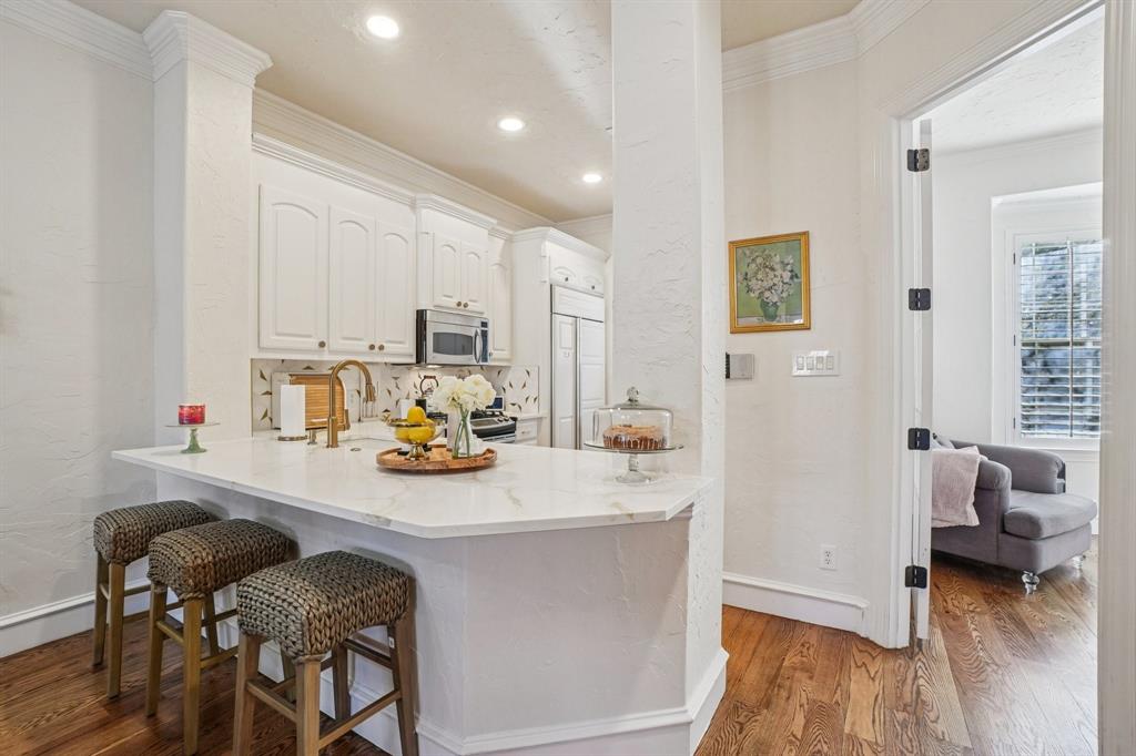 612 Rockingham Drive Irving, TX 75063 - Photo 20 of 39 a view of a dining room with furniture and a wooden floor