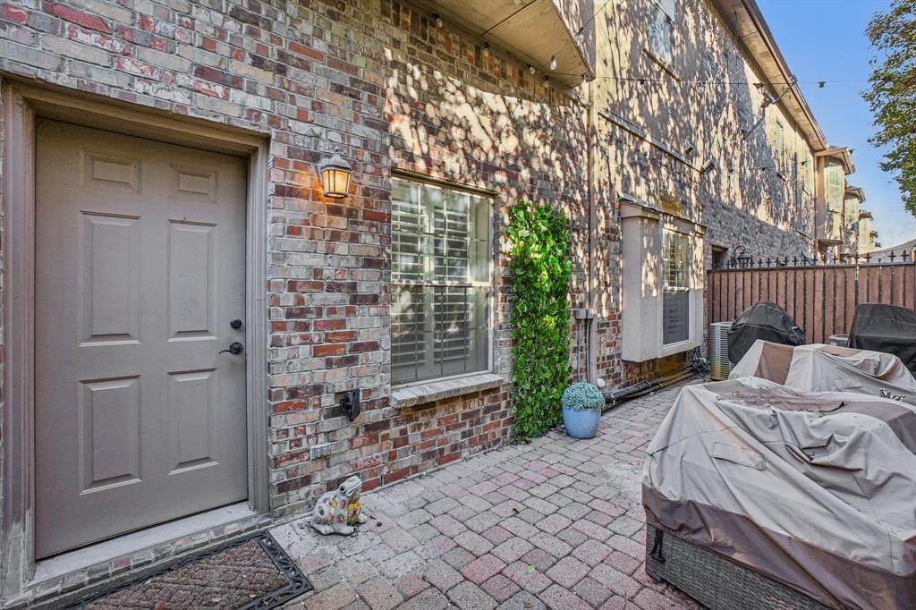 612 Rockingham Drive Irving, TX 75063 - Photo 38 of 39 a view of a backyard of the house