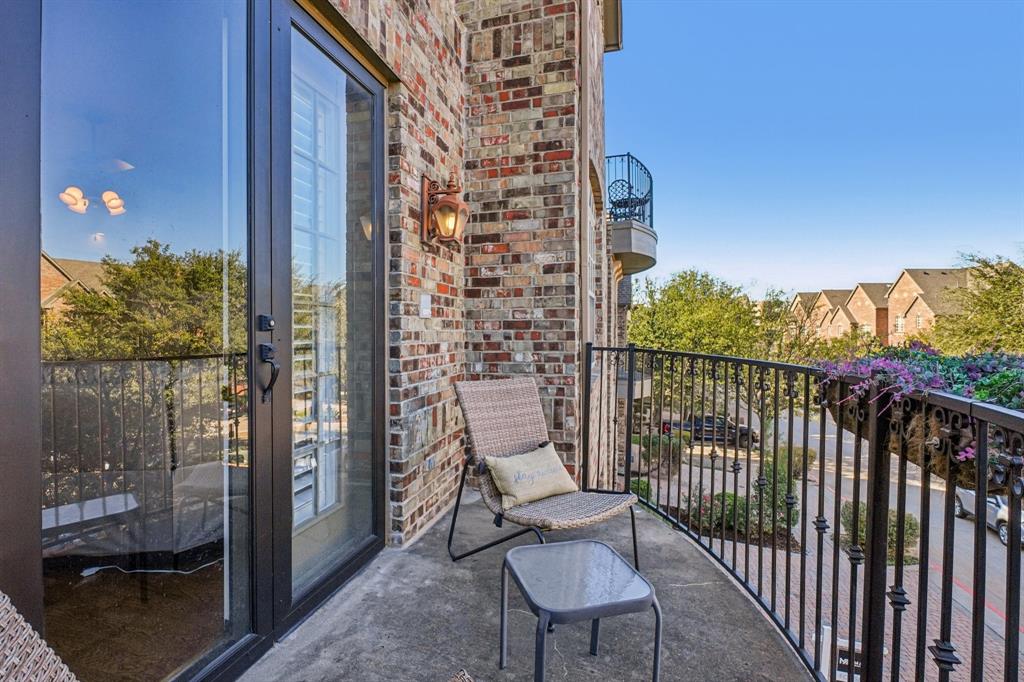 612 Rockingham Drive Irving, TX 75063 - Photo 5 of 39 a view of a balcony with chair