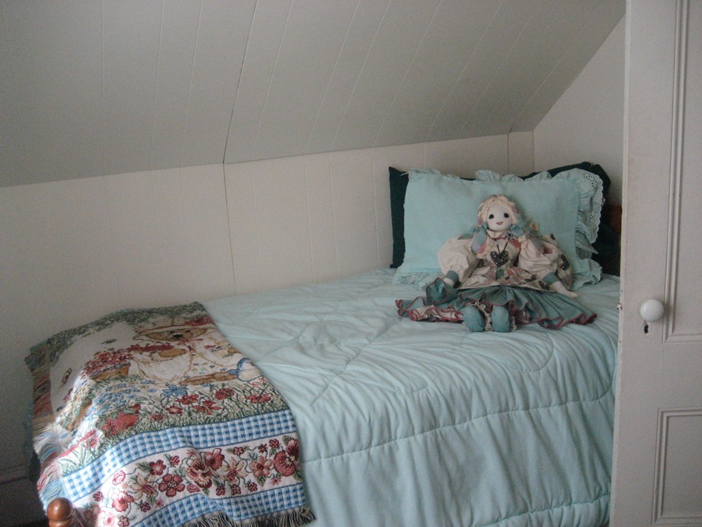 11 Clinton Street Everett, MA 02149 - Photo 15 of 25 a bedroom with a bed and a painting on the wall