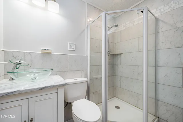 $375,000 | 325 Polaris Drive, Bluff City, TN 37618