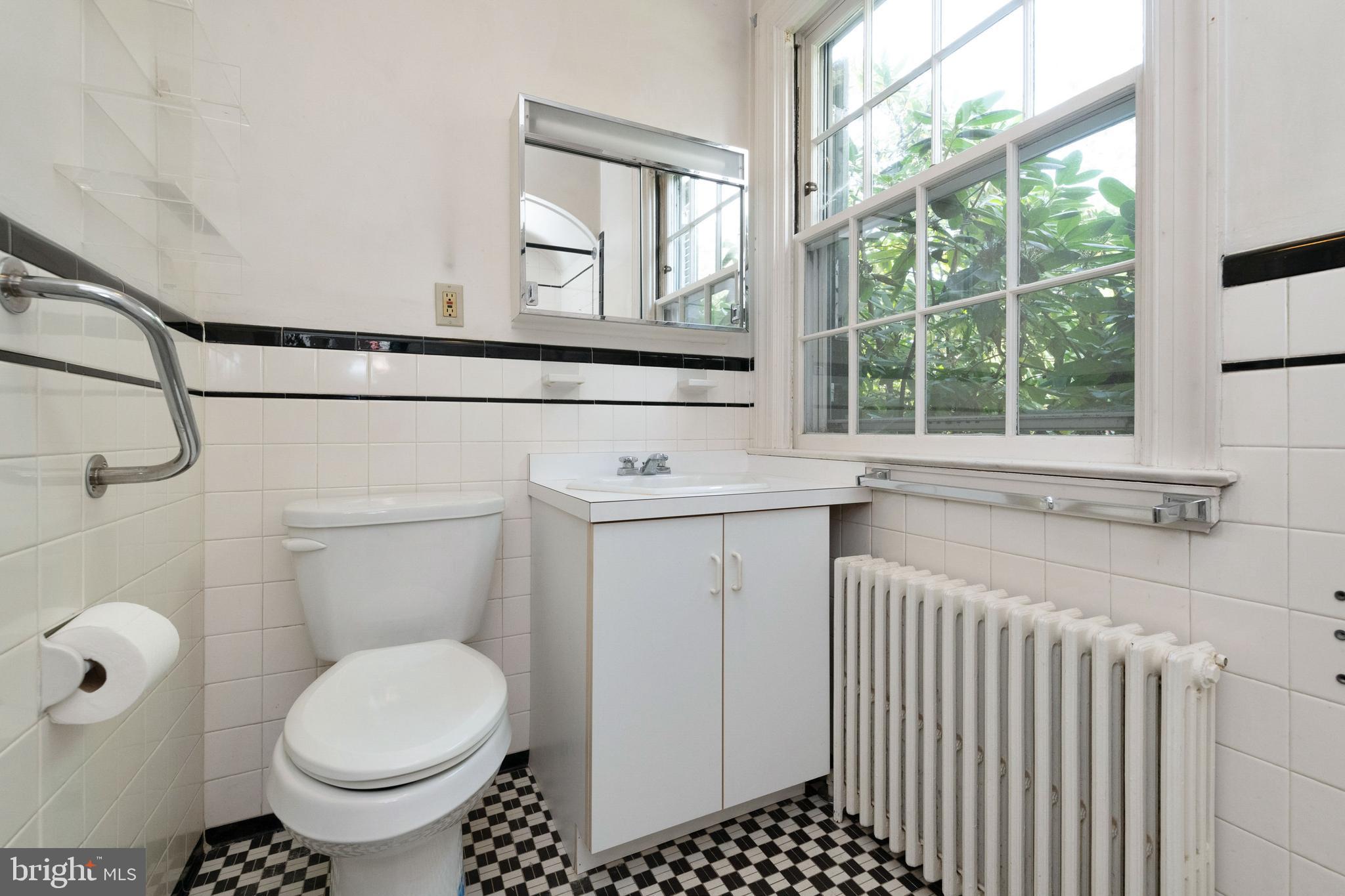 601 Coventry Road Baltimore, MD 21286 - Photo 21 of 43 Main Level Full Bath