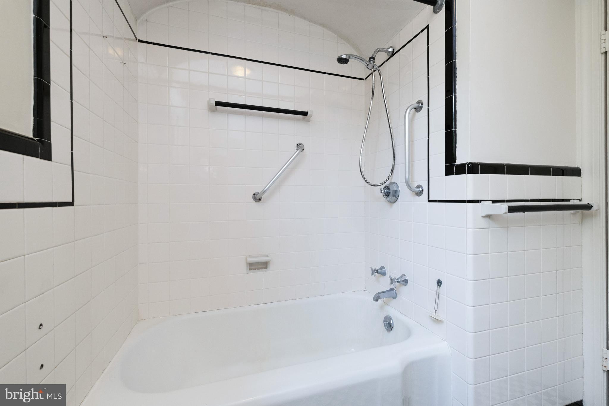601 Coventry Road Baltimore, MD 21286 - Photo 22 of 43 Main Level Full Bath