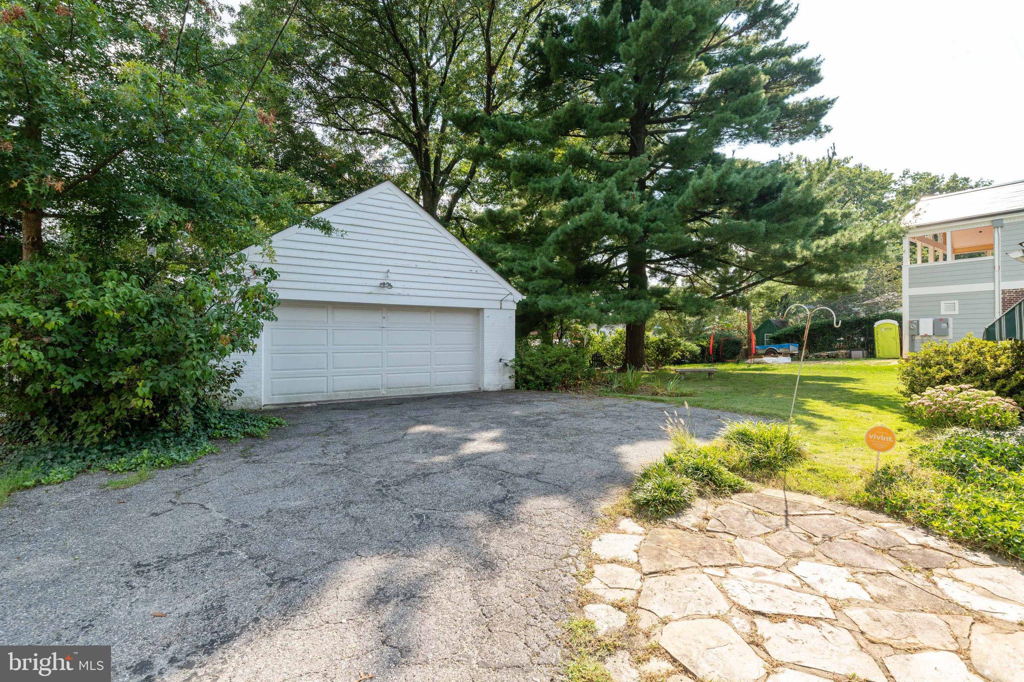 601 Coventry Road Baltimore, MD 21286 - Photo 42 of 43 Large 2 car garage!!!