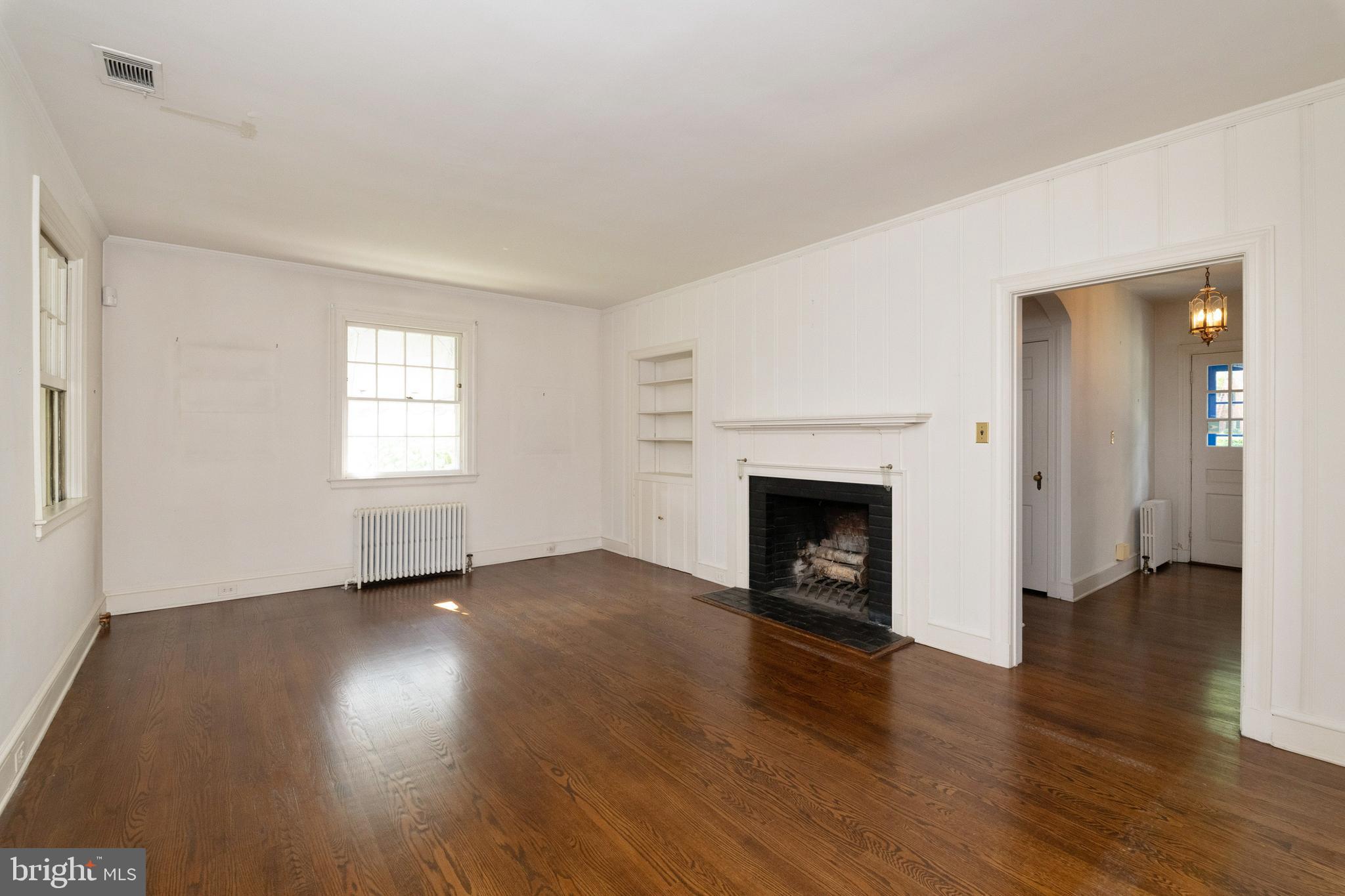 601 Coventry Road Baltimore, MD 21286 - Photo 7 of 43 Living with Beautiful Hardwood Floors