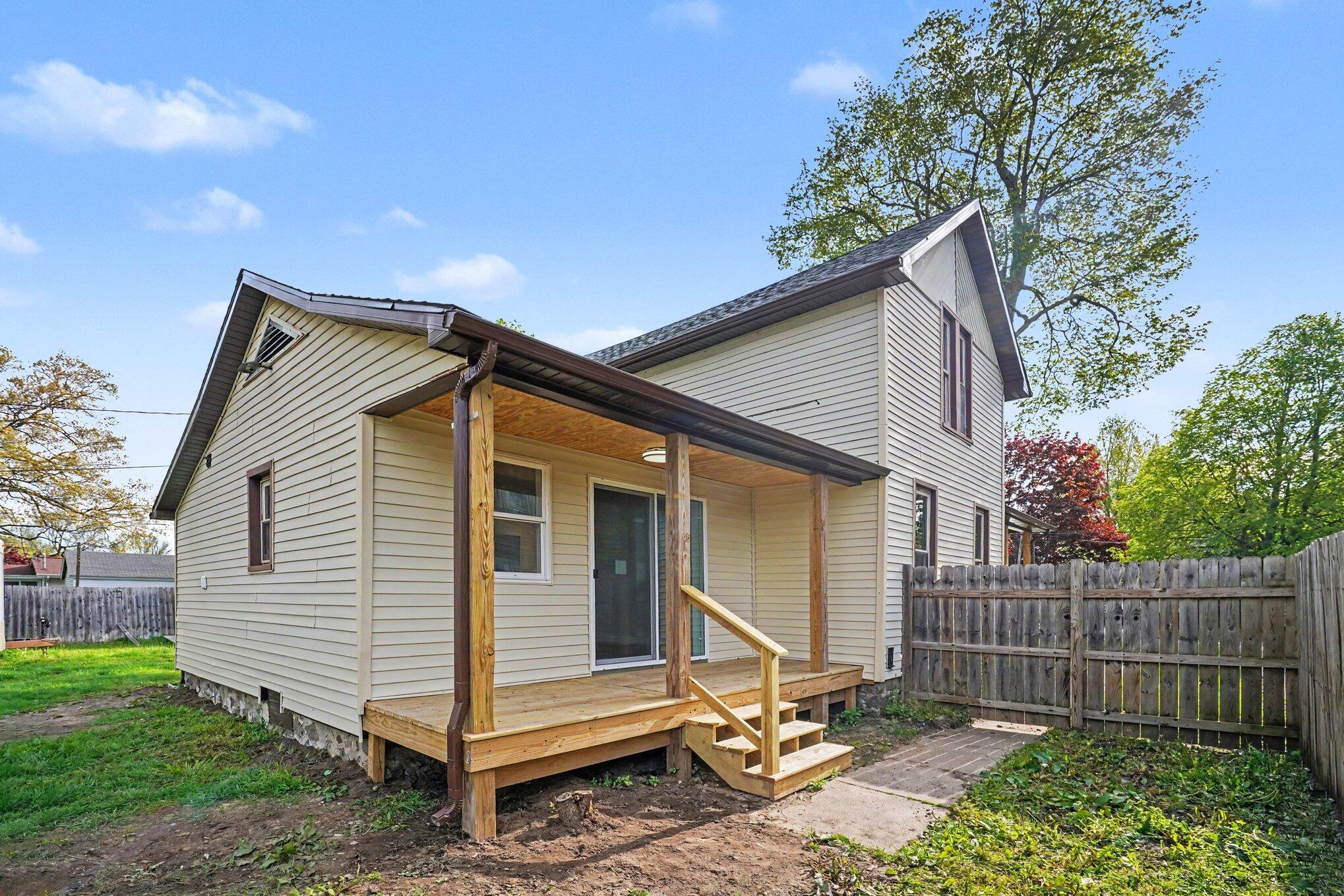112 North Andrews Street Three Rivers, MI 49093 - Photo 3 of 17 file_8600