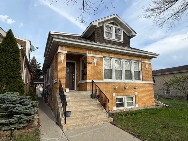 $2,200 | 3737 North Oconto Avenue, Unit 2, Chicago, IL 60634