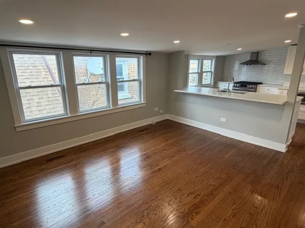 $2,200 | 3737 North Oconto Avenue, Unit 2, Chicago, IL 60634