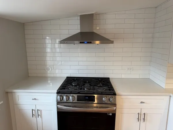 $2,200 | 3737 North Oconto Avenue, Unit 2, Chicago, IL 60634