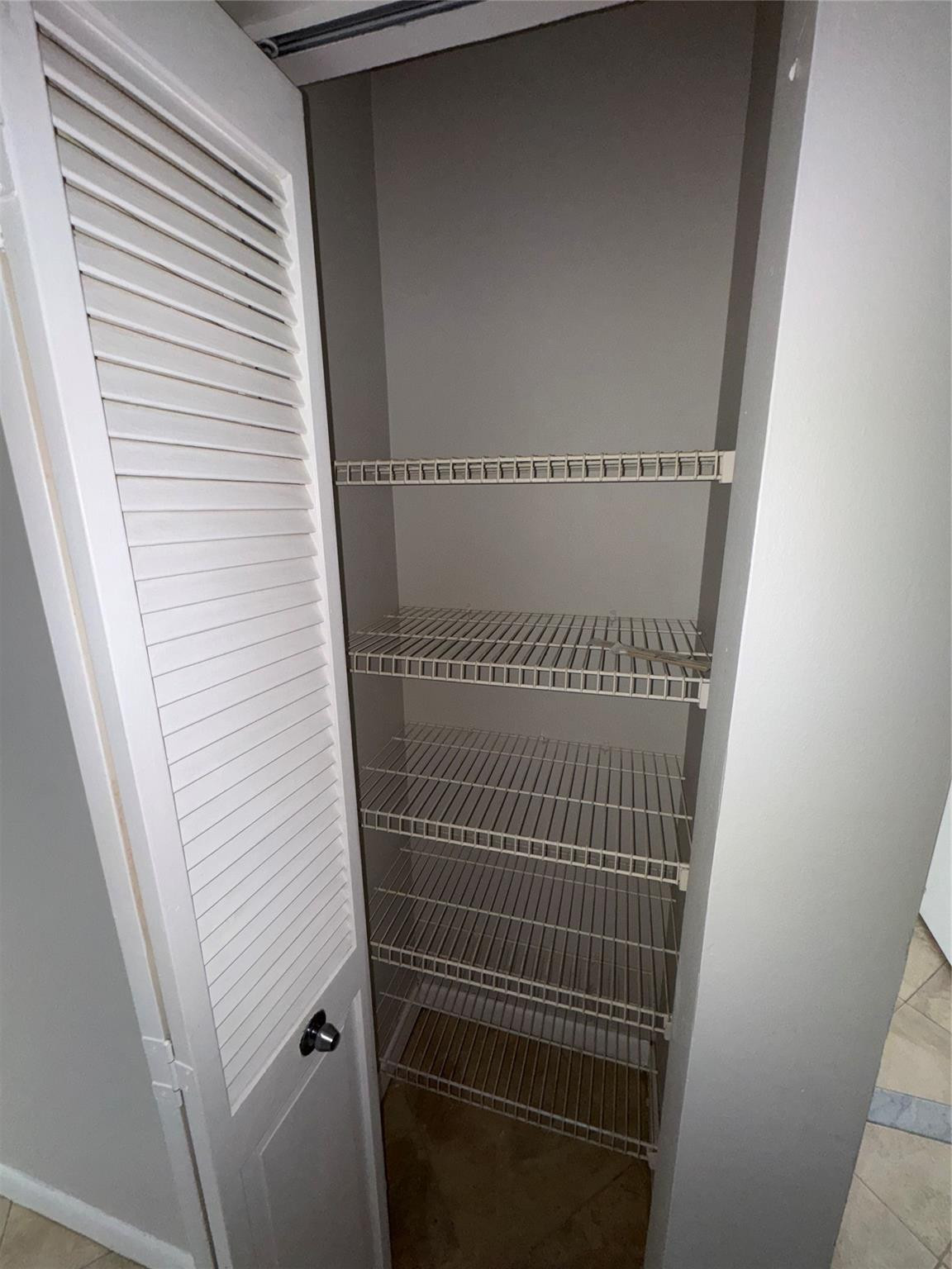 901 Hillcrest Drive, Unit 401 Hollywood, FL 33021 - Photo 11 of 21 Photo 11