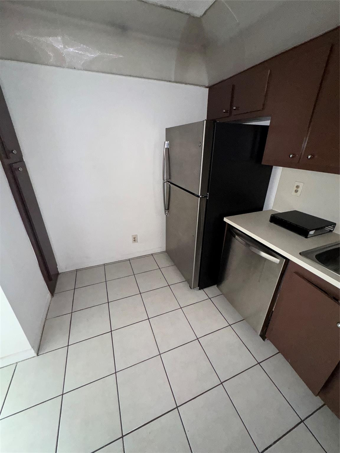 901 Hillcrest Drive, Unit 401 Hollywood, FL 33021 - Photo 16 of 21 Photo 16