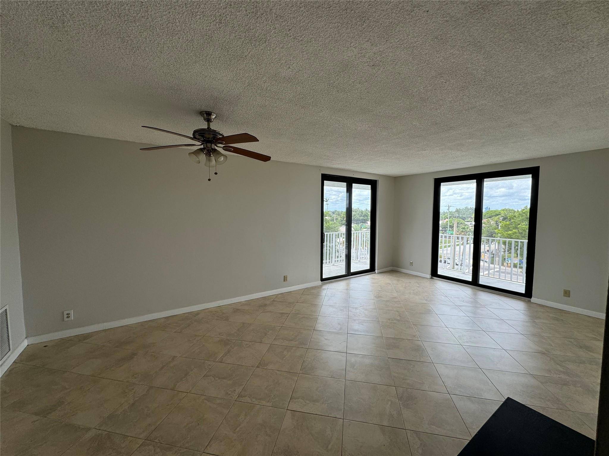 901 Hillcrest Drive, Unit 401 Hollywood, FL 33021 - Photo 2 of 21 Photo 2