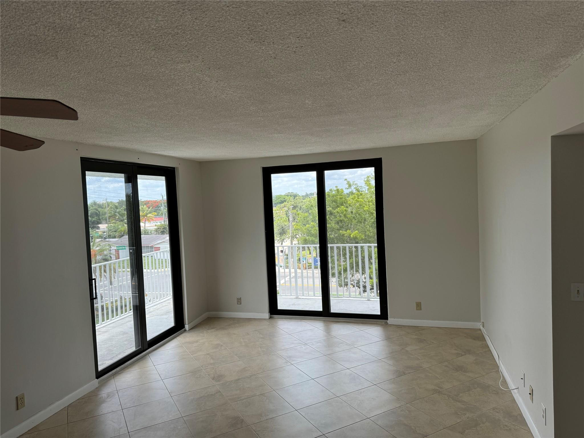 901 Hillcrest Drive, Unit 401 Hollywood, FL 33021 - Photo 3 of 21 Photo 3