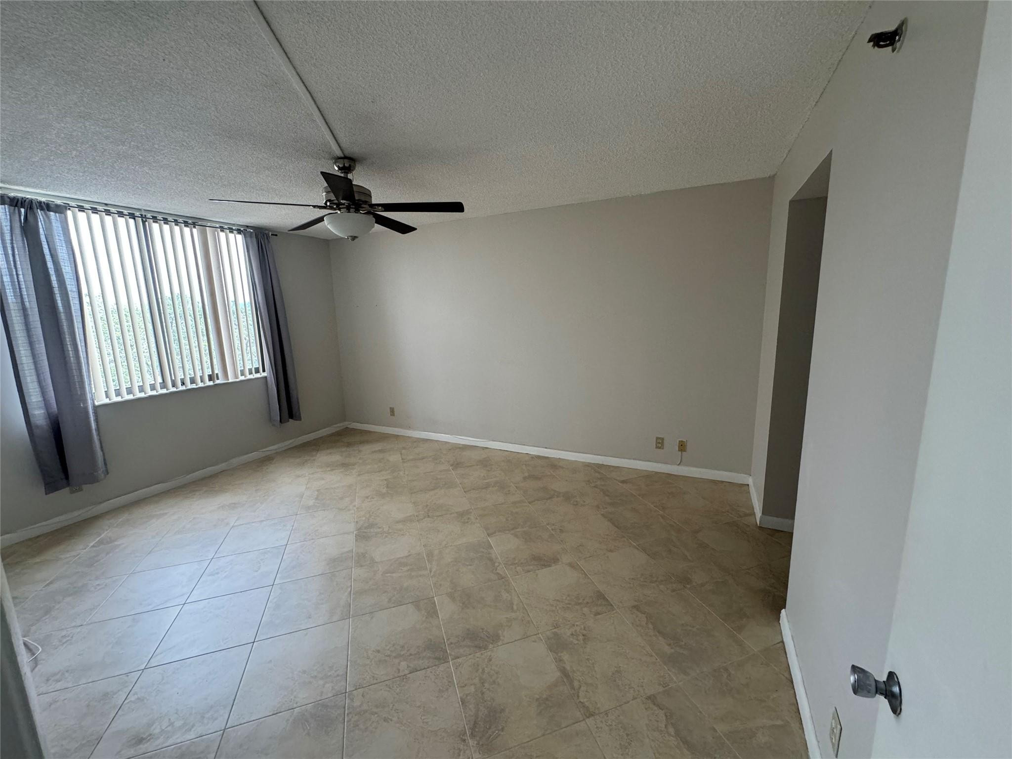 901 Hillcrest Drive, Unit 401 Hollywood, FL 33021 - Photo 5 of 21 Photo 5