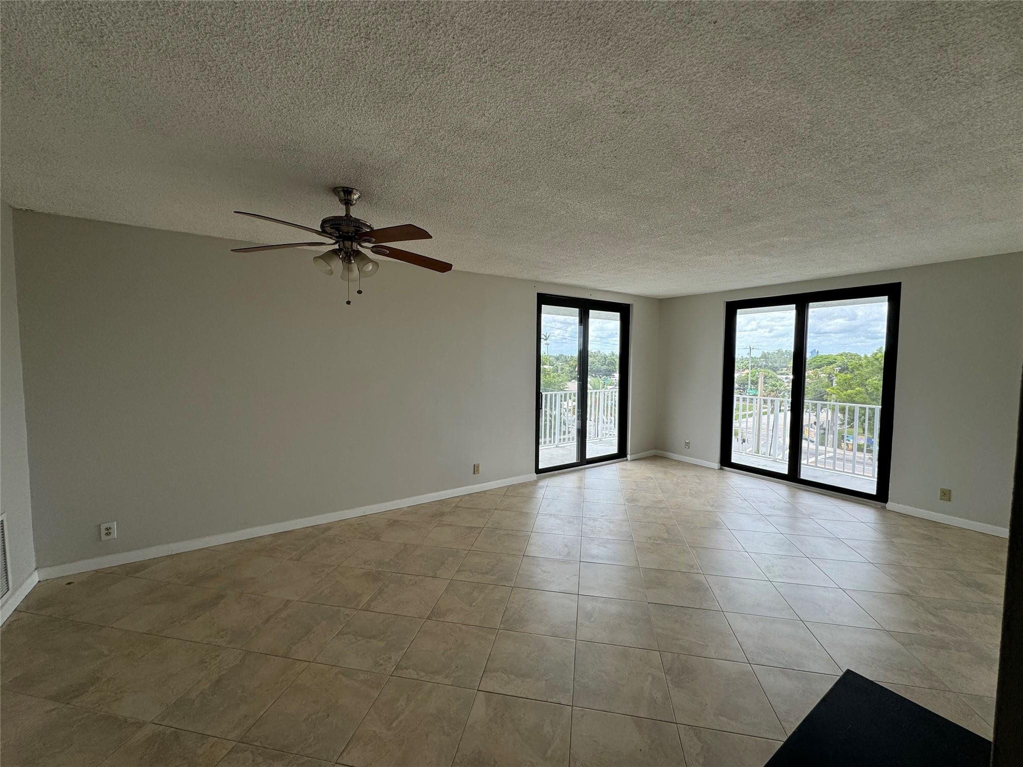 901 Hillcrest Drive, Unit 401 Hollywood, FL 33021 - Photo 6 of 21 Photo 6