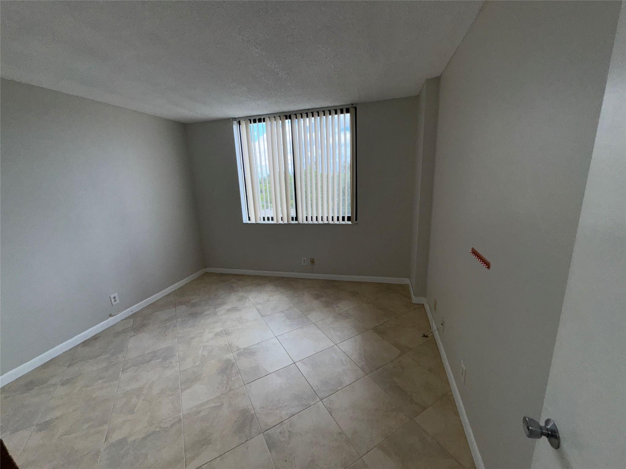 901 Hillcrest Drive, Unit 401 Hollywood, FL 33021 - Photo 7 of 21 Photo 7