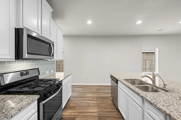 $2,600 | 16868 Pink Wintergreen Drive, Conroe, TX 77385