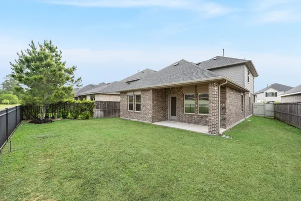 $2,600 | 16868 Pink Wintergreen Drive, Conroe, TX 77385