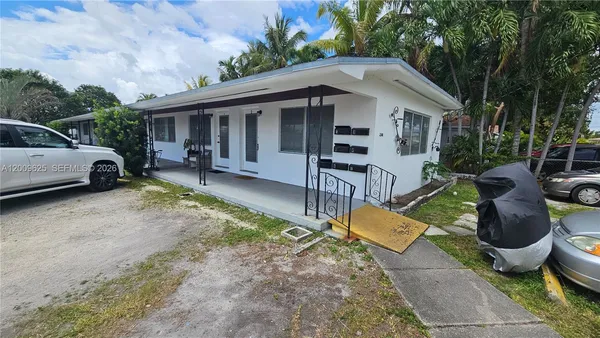 $1,200 | 2308 Grant Street, Unit 1, Hollywood, FL 33020