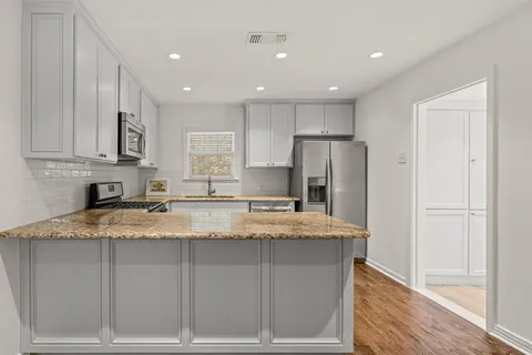 $310,000 | 2725 Wayside Avenue, Fort Worth, TX 76110