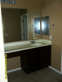 2339 East Pecan Road Phoenix, AZ 85040 - Photo 8 of 13 Master Bath