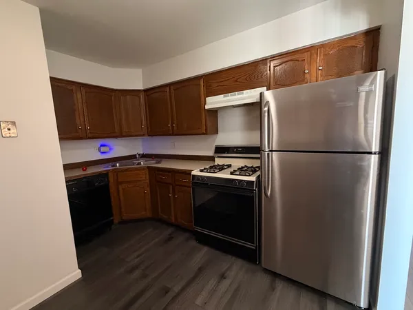 $1,850 | 149 North Gregory Street, Unit 10, Aurora, IL 60504