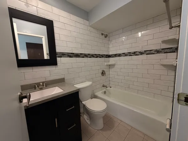 $1,850 | 149 North Gregory Street, Unit 10, Aurora, IL 60504