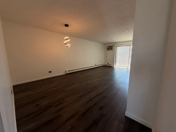 $1,850 | 149 North Gregory Street, Unit 10, Aurora, IL 60504
