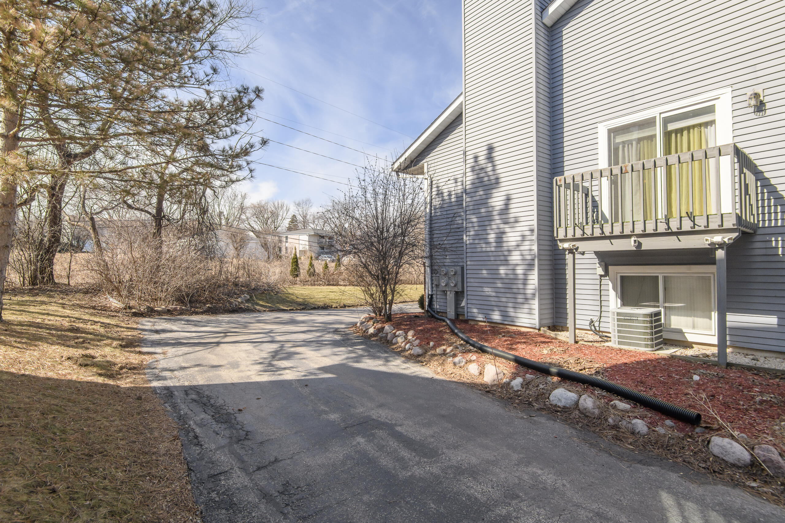1901 Woodburn Road, Unit D Waukesha, WI 53188 - Photo 3 of 28 1901D Woodburn-3