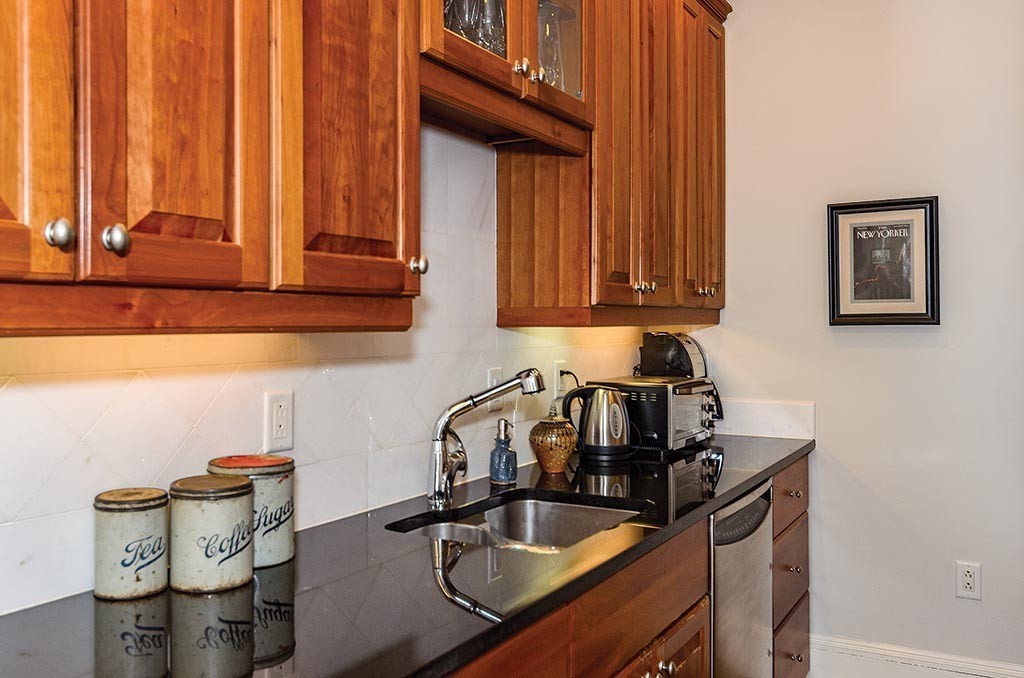 322 Beacon Street, Unit 7 Boston, MA 02116 - Photo 4 of 10