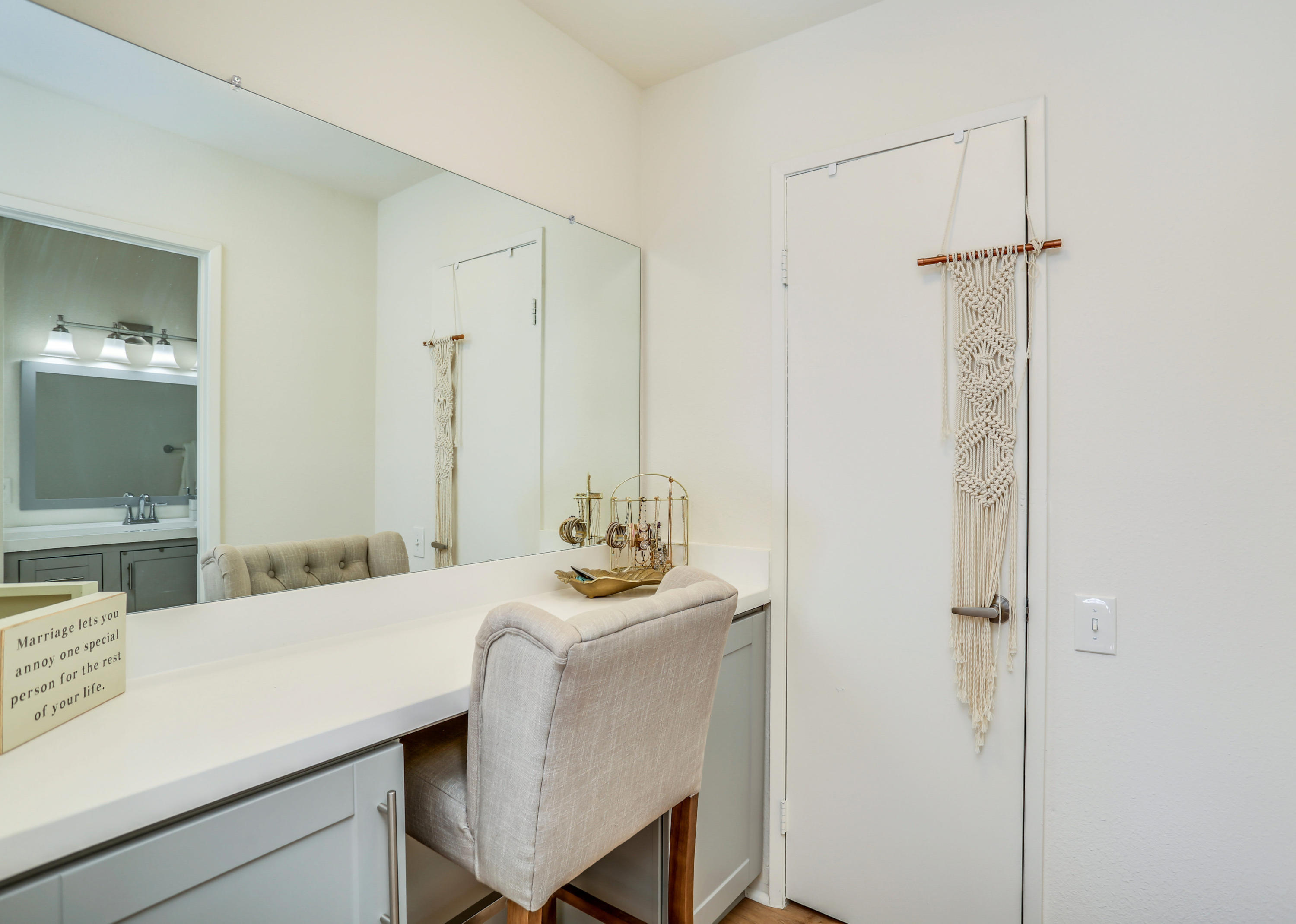 2219 East Bellamy Road Palm Springs, CA 92262 - Photo 18 of 27 Master dressing area
