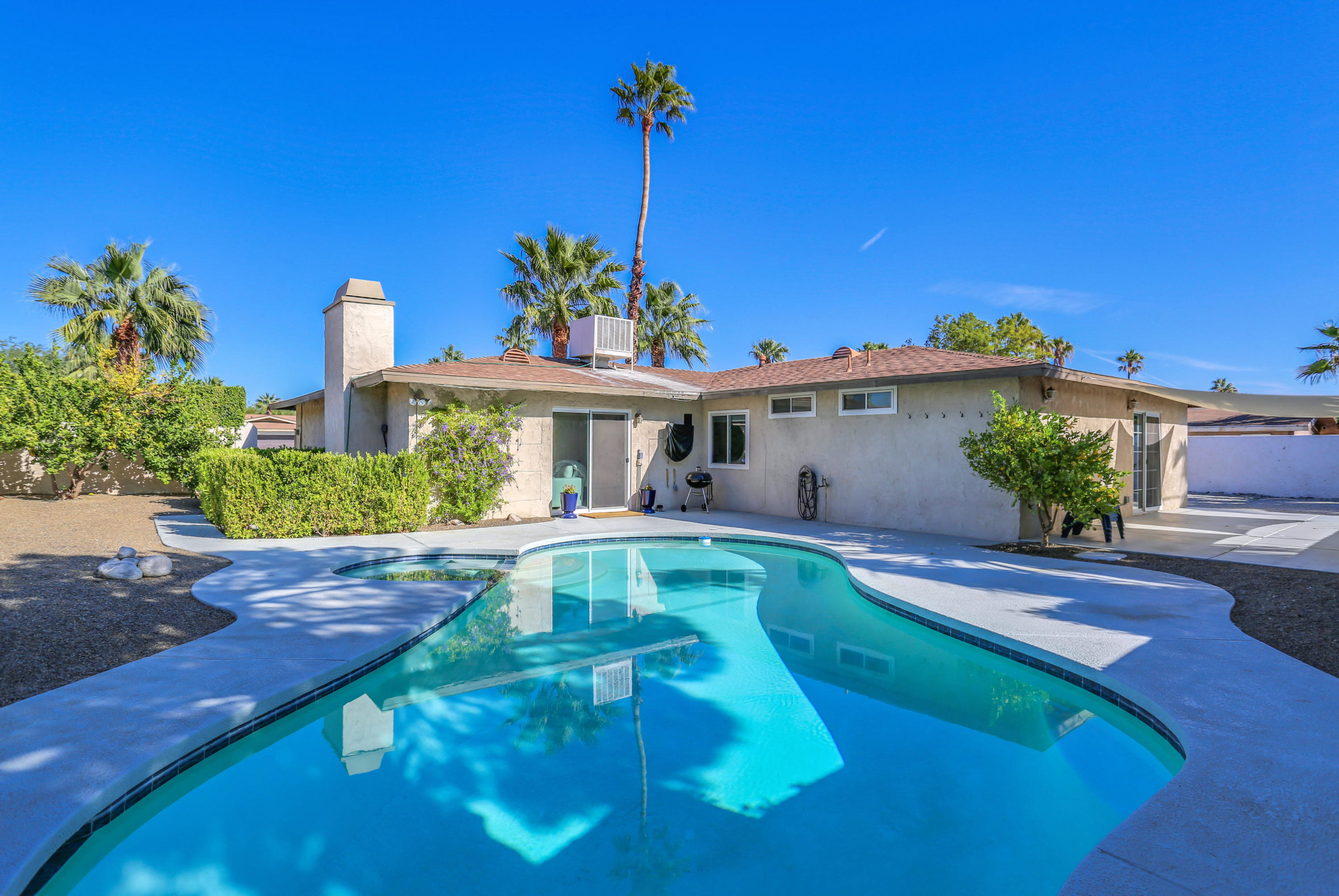 2219 East Bellamy Road Palm Springs, CA 92262 - Photo 24 of 27 Pool/spa area