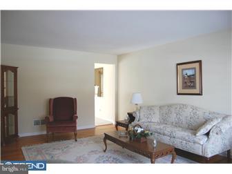21 George Read Road New Castle, DE 19720 - Photo 3 of 12 Living Room