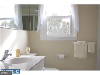 21 George Read Road New Castle, DE 19720 - Photo 10 of 12 Bathroom