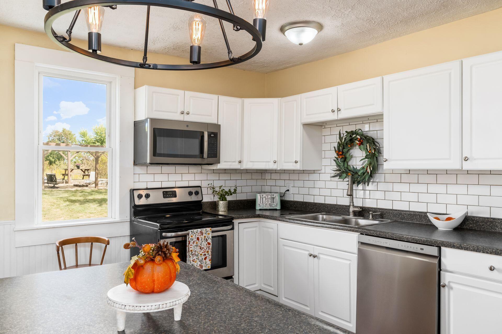 10240 Valentine Road Southwest Stoutsville, OH 43154 - Photo 16 of 60 Kitchen features loads of prep and cabinet space, stainless appliances and island with seating. Room measures 17'3" x 15'11"