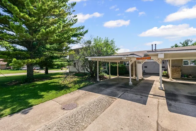 a view of a house with a yard