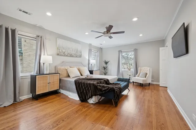 $894,900 | 1221 North East Avenue, Oak Park, IL 60302