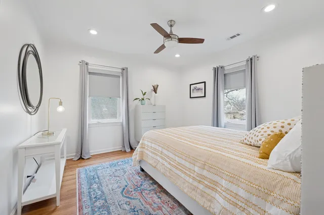 $894,900 | 1221 North East Avenue, Oak Park, IL 60302