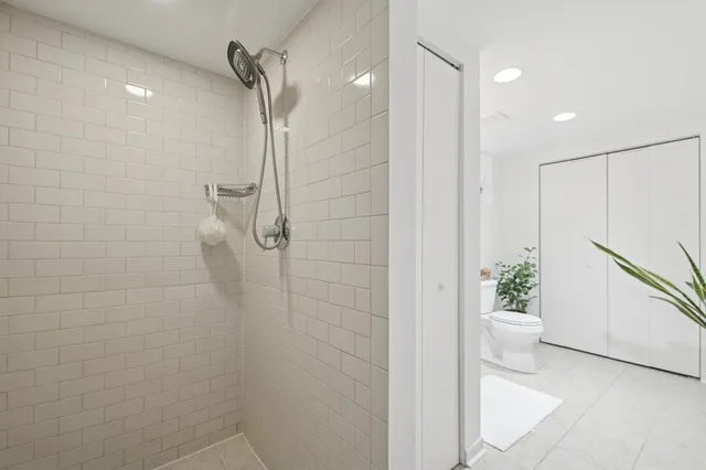 $894,900 | 1221 North East Avenue, Oak Park, IL 60302