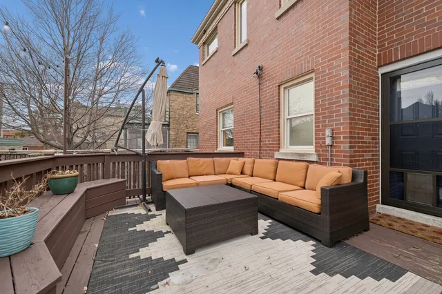 $894,900 | 1221 North East Avenue, Oak Park, IL 60302