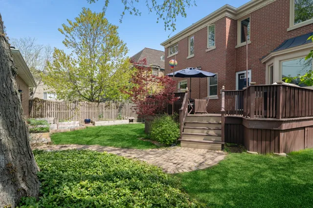 $894,900 | 1221 North East Avenue, Oak Park, IL 60302