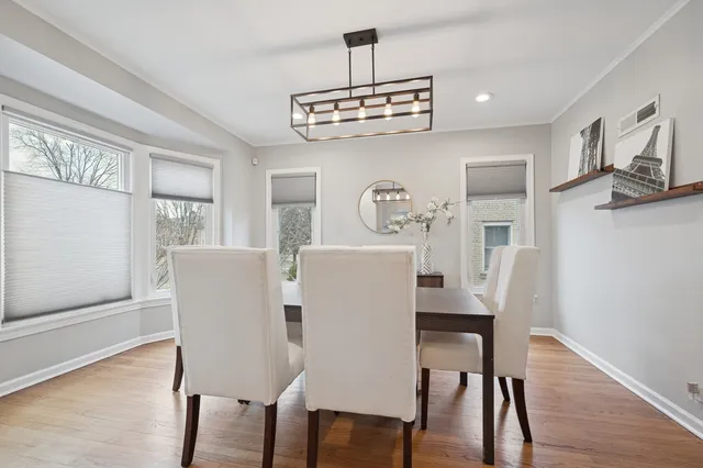 $894,900 | 1221 North East Avenue, Oak Park, IL 60302