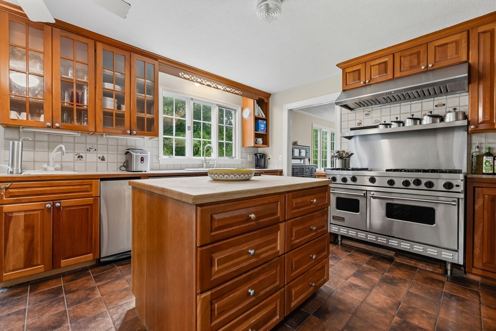 11 Pickman Road Beverly, MA 01915 - Photo 36 of 40