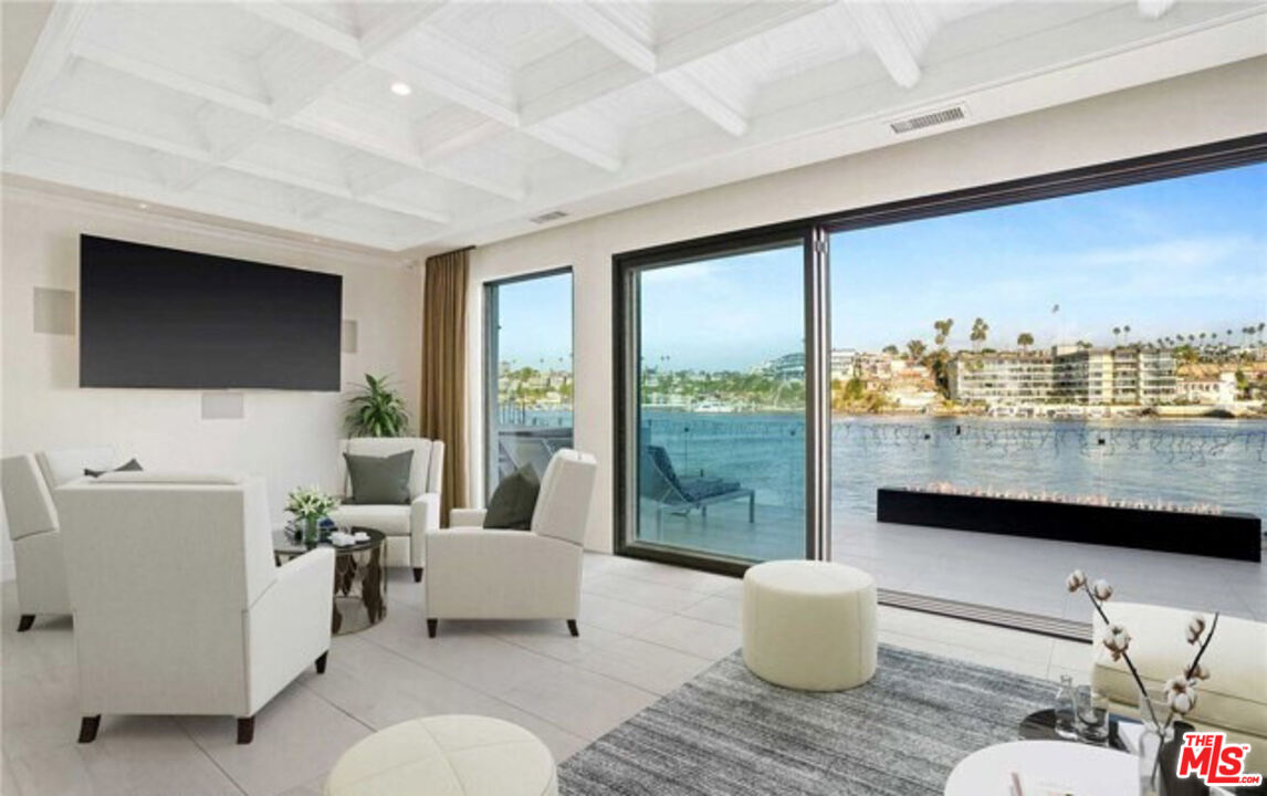 2266 Channel Road Newport Beach, CA 92661 - Photo 5 of 33