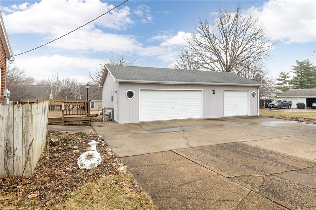 1402 Maple Street Chillicothe, MO 64601 - Photo 5 of 41