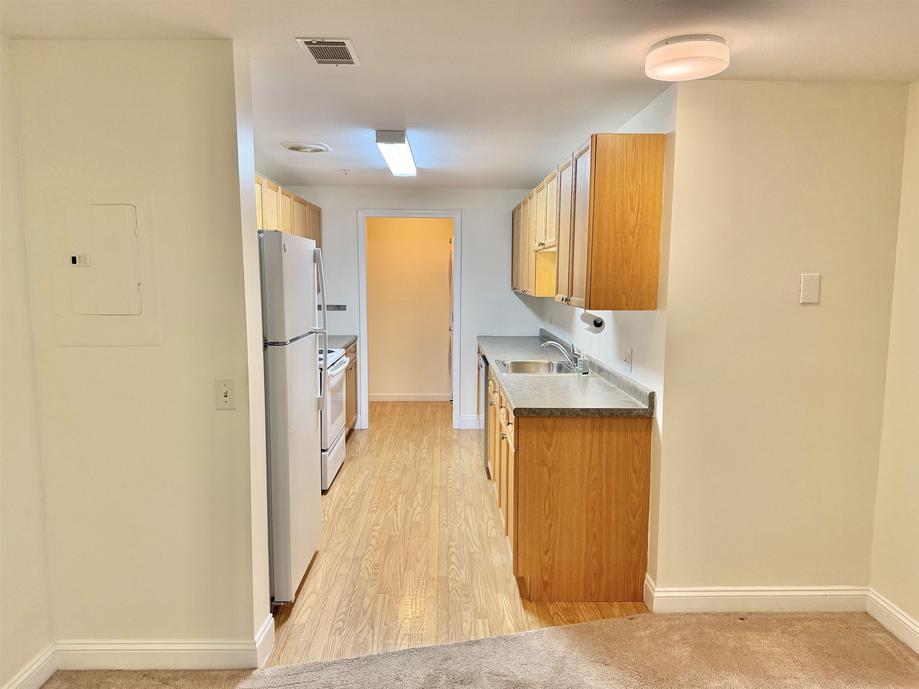 14 Vista Ridge Drive, Unit 60 Londonderry, NH 03053 - Photo 4 of 22