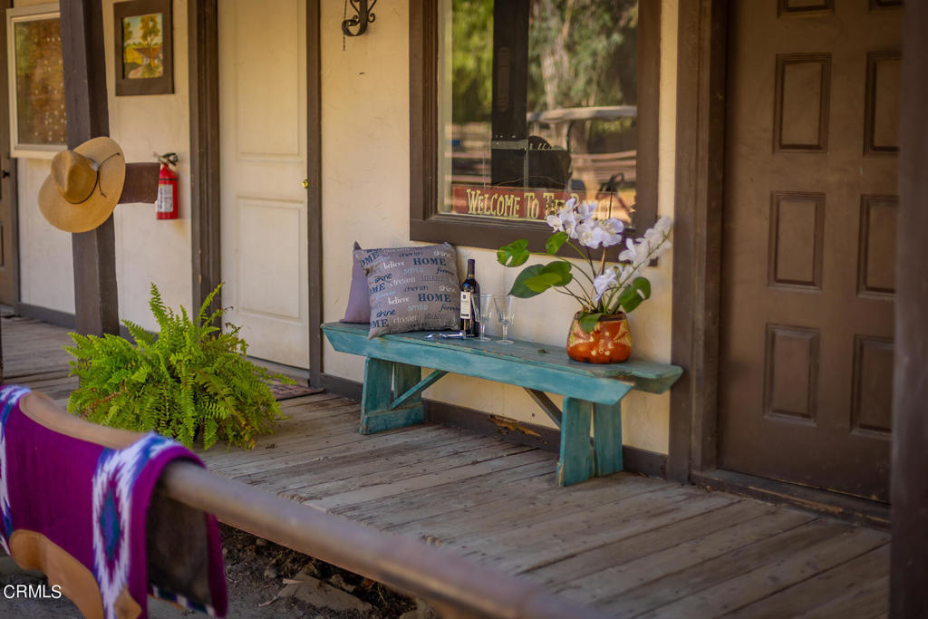 10484 Creek Road Oak View, CA 93022 - Photo 38 of 52 a living room with furniture