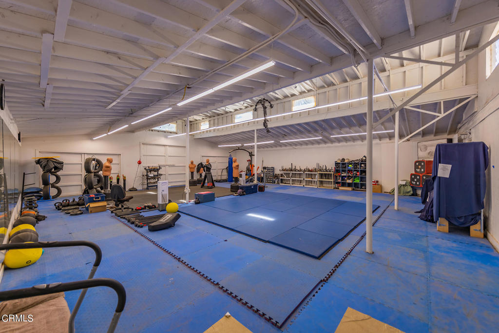 10484 Creek Road Oak View, CA 93022 - Photo 44 of 52 a view of a studio with gym equipment